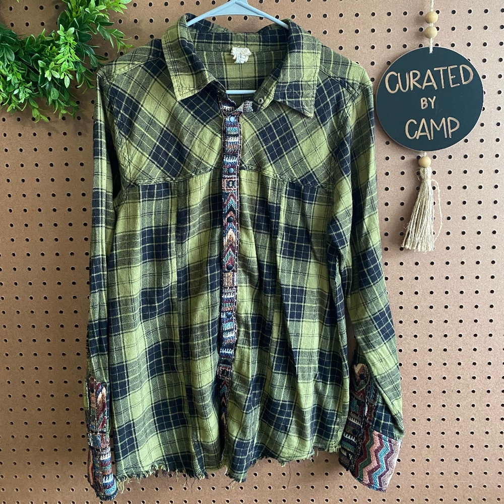 Gimmicks by BKE Flannel + Embroidered Button Up